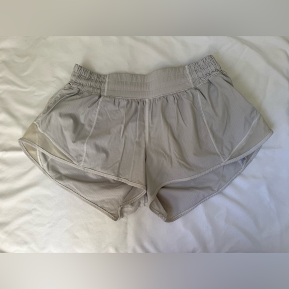 Lululemon Hotty Hot Short 2.5" - Picture 1 of 7